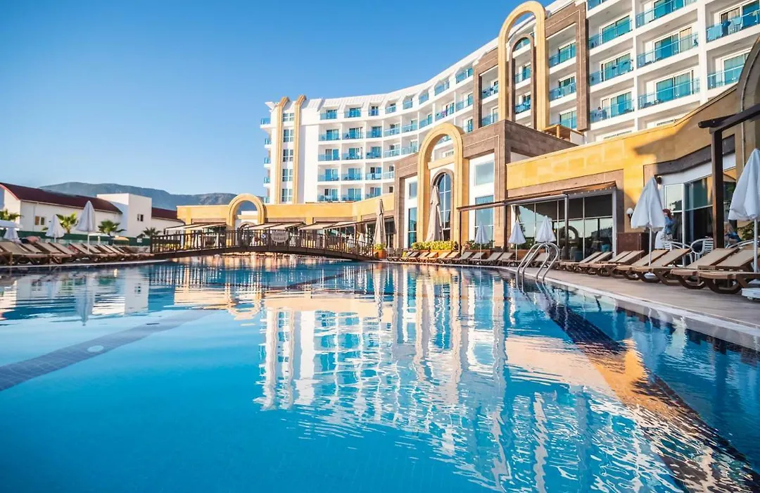 The Lumos Deluxe Resort Hotel & Spa-1